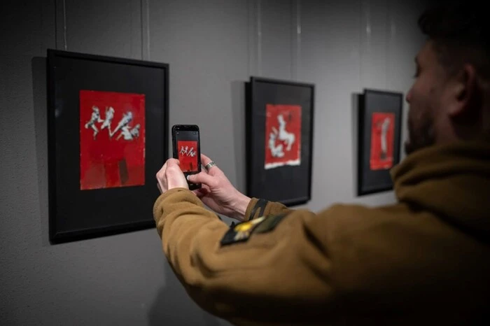 Мистецтво воїнів: у столиці відкрилася виставка «Проєкт 24.02.2022» (фото)