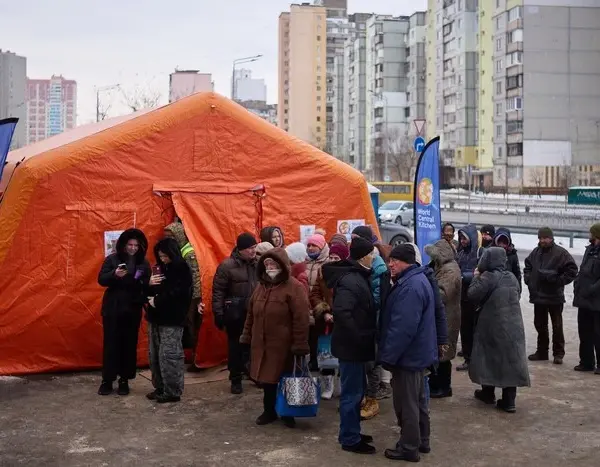 Троєщина з теплом, ремонтні бригади працюють безперервно.