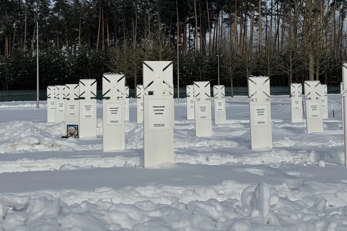 Остаточний вигляд пам’ятників для Національного військового кладовища затверджено (фото).