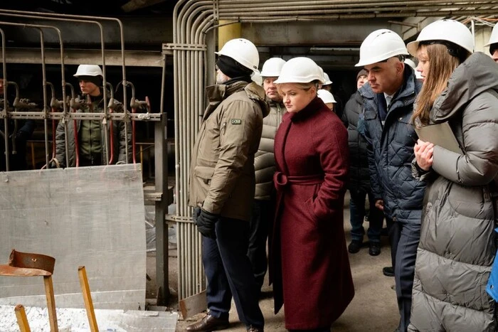 Очільник Ради Європи оглянув понівечену обстрілами РФ теплоелектроцентраль у Києві (світлини)