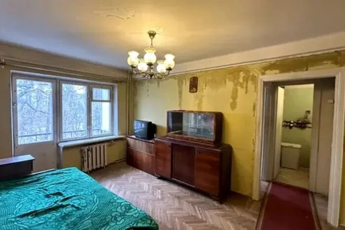 Найдоступніша квартира в Києві. Знімки житла на Вітряних горах за 6000 гривень.