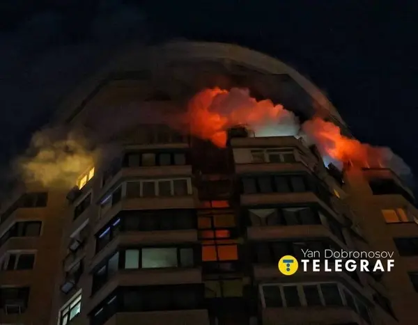 Перші фото з місця удару по Києву.