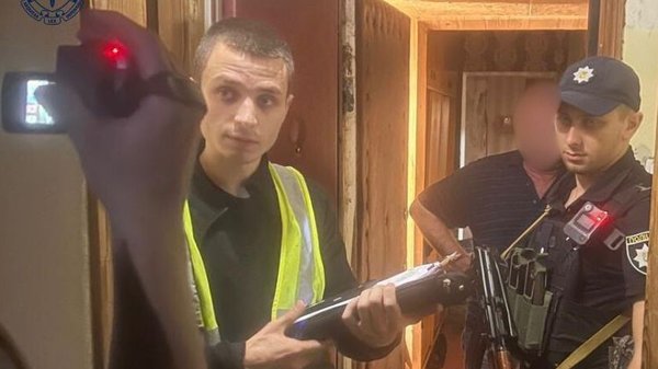 За дитячу порнографію та зґвалтування сусідок відповідатиме 57-річний мешканець Києва.