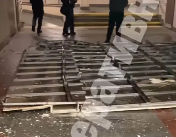 На “Теремках” впала стеля метро (відеозапис)