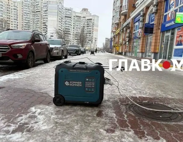 Київ знову живе за погодинними відключеннями електроенергії.