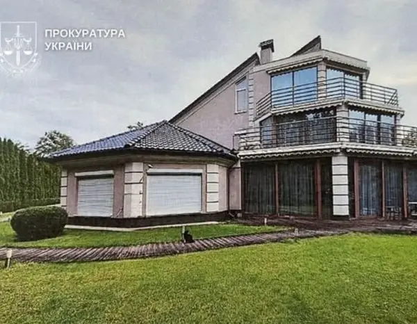 Прокуратура наполягає на знесенні житла на Труханів острів