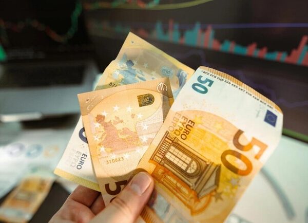 Евро взлетел выше 51 гривны: пора ли бежать за валютой – Киев Vgorode.ua