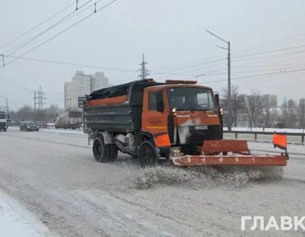 Сніжна негода в Києві. Обмеження руху вантажівок від поліції.