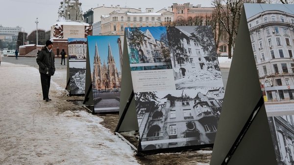 В Ризі представили фотоекспозицію про знищені українські історичні місця.