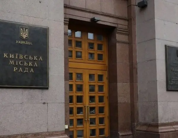 Транспортний параліч у Києві. У міському Дептрансі – слідчі дії.