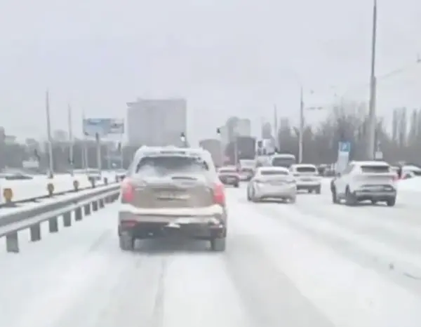 Багатокілометрові затори паралізували Київ: на яких вулицях найгірше проїхати