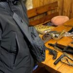 Збут автоматів під виглядом авторемонту: у Києві затримали зброярів