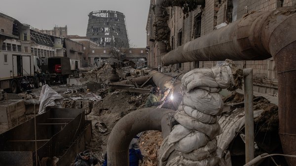 Київ: Готуватись до зими – реанімувати ТЕЦ чи обрати локальне тепло?