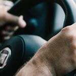 За хабар гарантував права: у Києві схопили ділка.