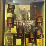 “КнигоЛенд” зазнав атаки гомофобних листівок напередодні представлення книги Melovin: книгарня&hellip;