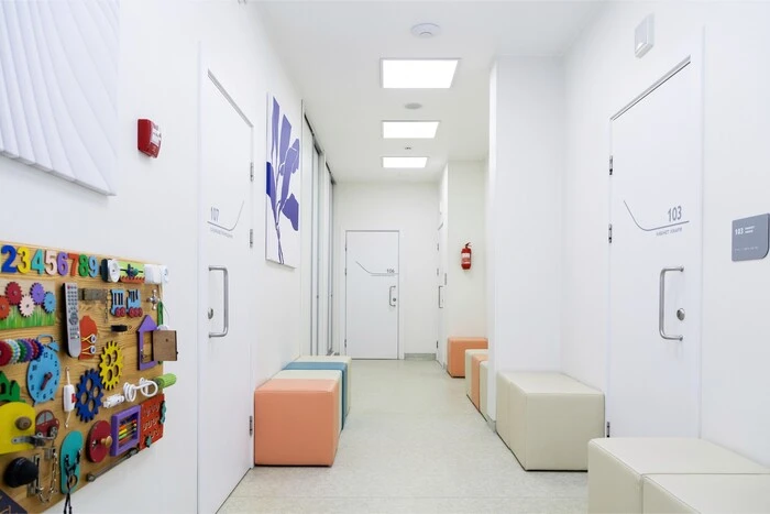 У Києві педіатр приватної клініки відмовилася спілкуватися з маленьким пацієнтом українською