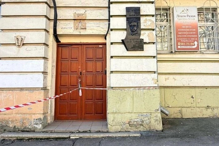 Прокуратура через суд вимагає повернути громаді частину будинку, у якому жив Олесь Ольжич 