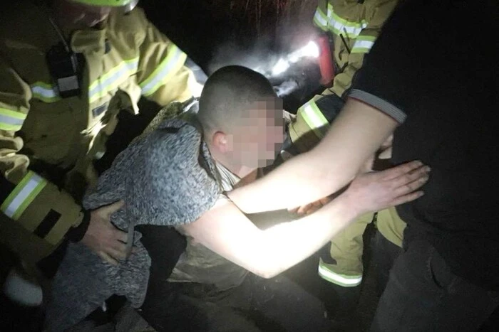 На Білоцерківщині чоловік застряг у багнюці на березі водойми: знадобилася допомога ДСНС