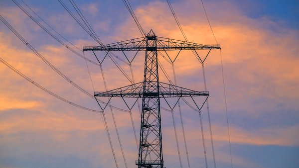 Оболонські шкільні енергоконтракти: позов через 40% переплату.