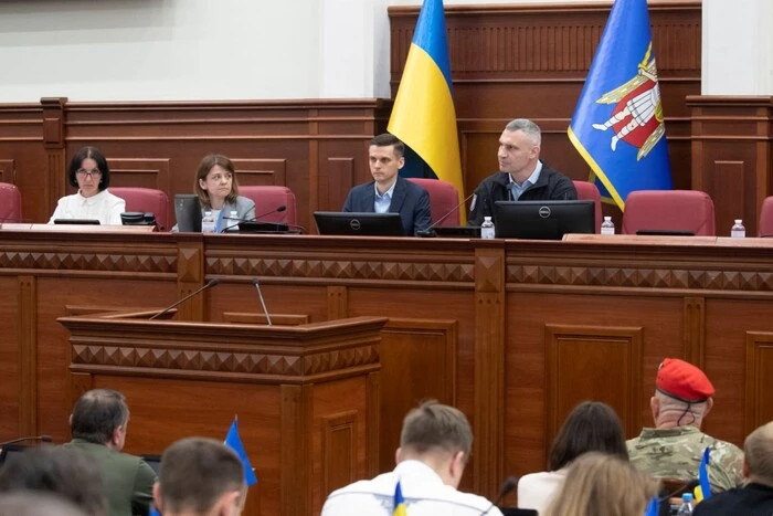 Київ досі без плану стійкості: депутати не з’явилися на розгляд документа, який вимагає РНБО