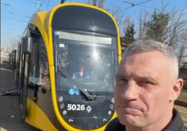 С климат-контролем и USB-портами: три свежих трамвая вышли на маршруты левобережья Киева