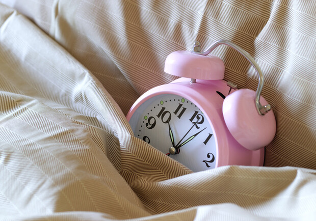 Перевод часов в Украине в 2026: Летнее время начнется 29 марта. Киев…