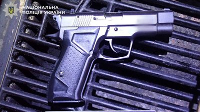 Відкрив вогонь у Києві та травмував подругу: поліція схопила мешканця столиці