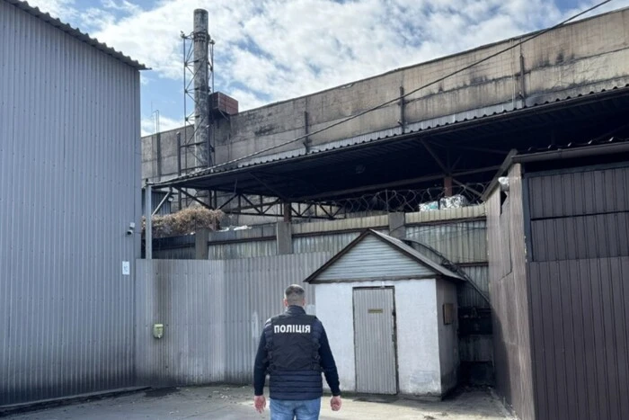 У Києві викрито завод, який роками забруднював повітря токсичними викидами: деталі справи