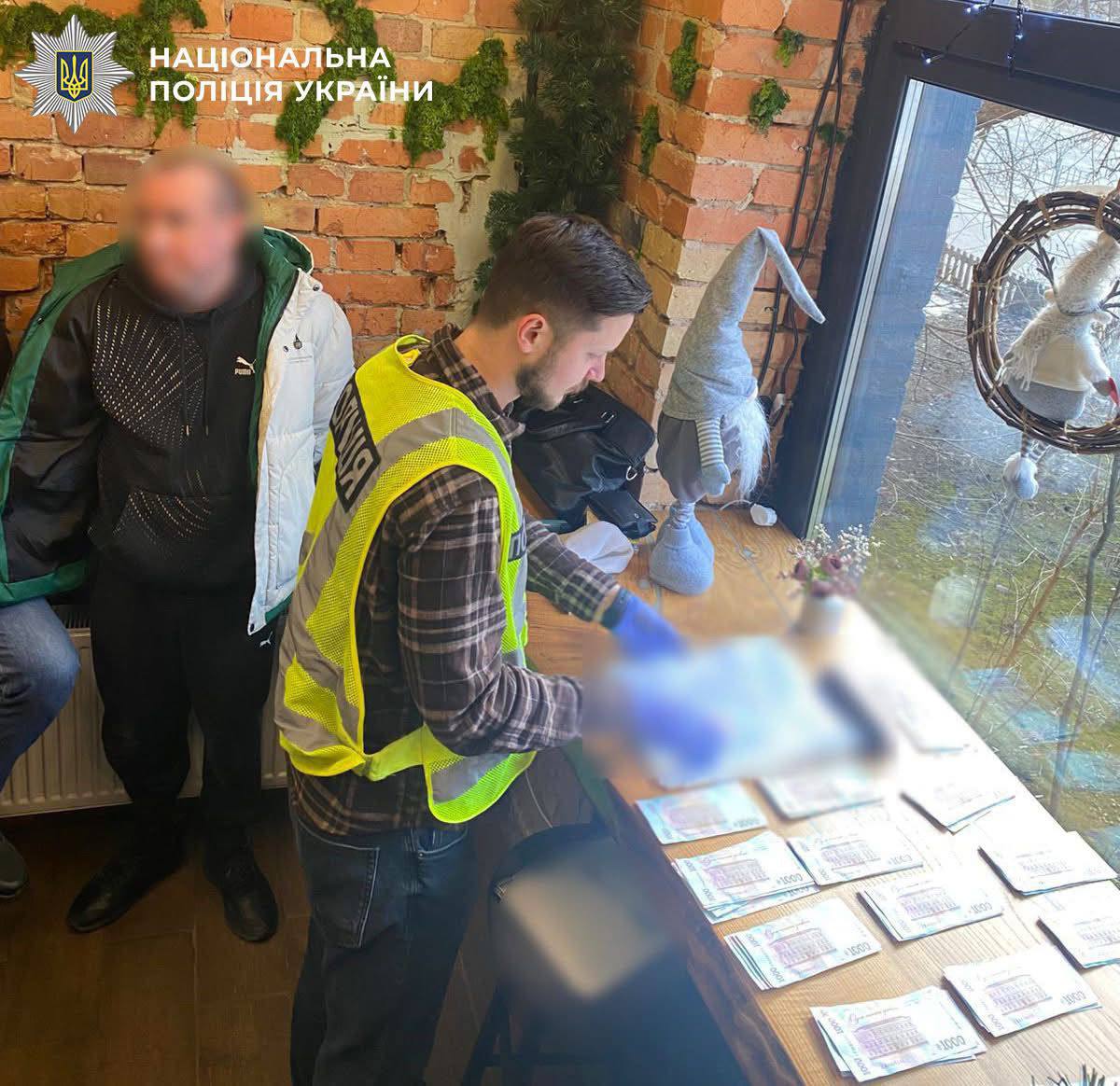 6 000$ за "списання" зі служби та виїзд за кордон: у Києві судитимуть ймовірного організатора схеми