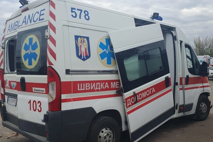 Атака на Київ 16 квітня: екіпаж «швидкої» потрапив під повторний обстріл (фото)