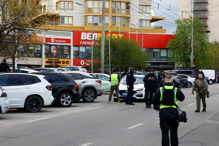 Вибух у Києві. Очільник МВС про реакцію поліції: Це ганебно.