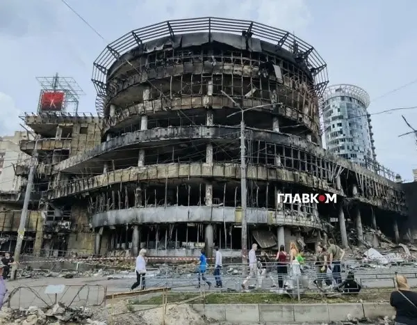 Руйнування ринку та ТРЦ: Лук’янівка відновлюється після нищівної атаки РФ. Фотозвіт