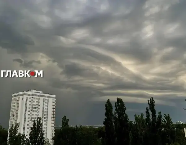 Київ накрила негода: злива та грім (відео)