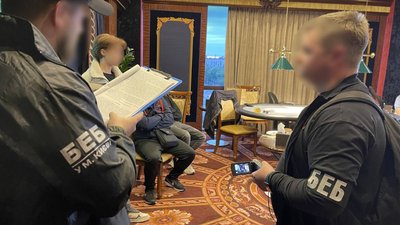 Нелегальний гральний заклад у діловому кварталі та “вкладення” у криптовалюту: в Києві…