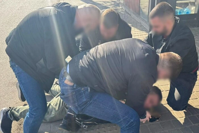 У Києві затримано «генерала», який за $15 тис. обіцяв військовому допомогу з виїздом за кордон
