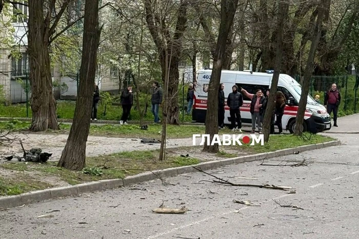 Атака на Київ: уламки «шахеда» впали на територію Шулявського кладовища (фото)