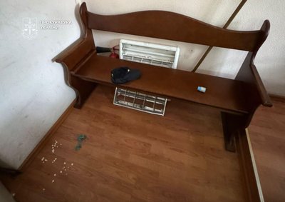 Приніс наркотики обвинуваченому прямо у залу суду: правоохоронці вручили киянину підозру