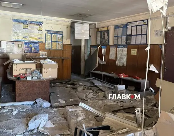 Київ під ударом вночі: біля “Харківської” розгромлено паспортний сервіс