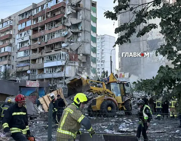 Напад на Київ: рятувальники оприлюднили кадри визволення особи