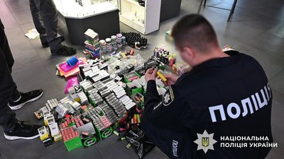 Тіньовий ринок вейпів: у Києві та інших регіонах України провели понад 270 обшуків