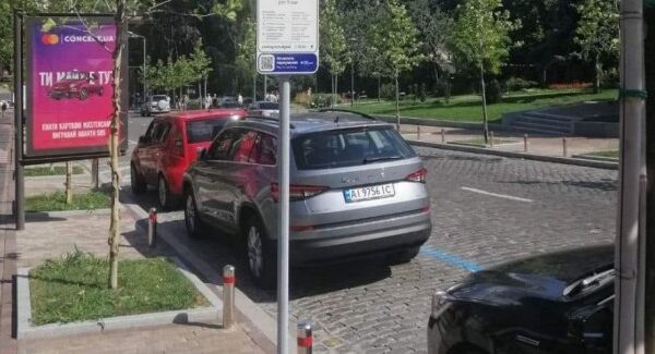В Києві вже більше тисячі кермувальників отримали перепустки на міське паркування.