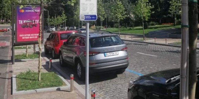 В Києві вже більше тисячі кермувальників отримали перепустки на міське паркування.