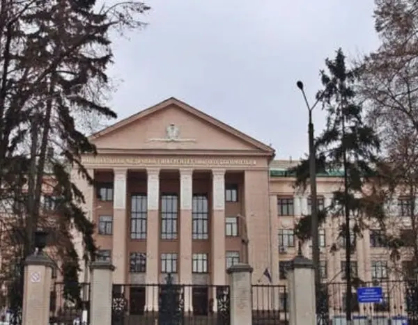 Відновлення медуніверситету в Києві: інженера технагляду звинувачують у втратах на 2 мільйони гривень