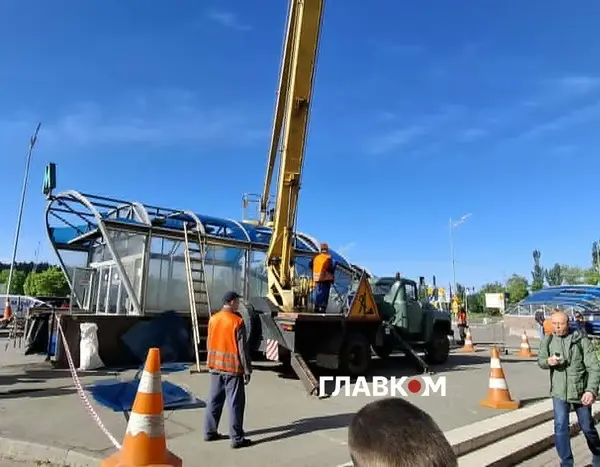 Київ атаковано вночі: на лівобережжі пошкоджені метрополітенівські станції (фотографії)