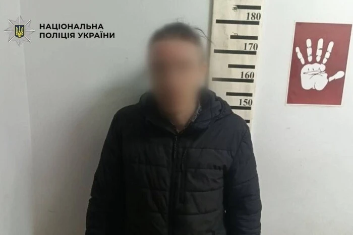 Розбещував малолітню дівчинку: правоохоронці затримали 44-річного киянина