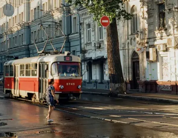 На одній із давніх вулиць міста до 15 травня скориговано рух чотирьох трамвайних маршрутів (плани).