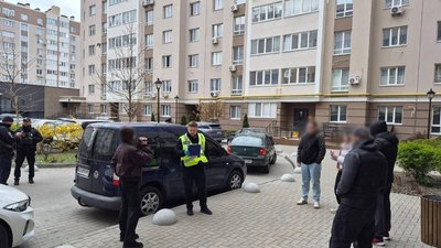 Київ: розшук стрільця по машині