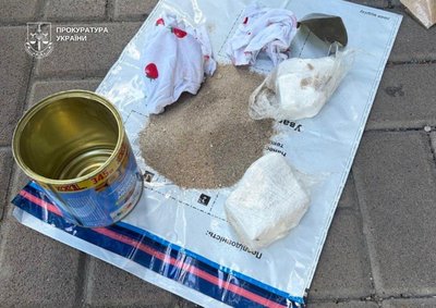 Кокаїн у банці з-під дитячого харчування та випічці : у поліції заявили, що затримали киянина із "товаром" на 3 млн грн