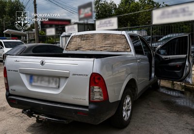 Продавав автомобілі, які призначалися для потреб ЗСУ: правоохоронці затримали жителя Київщини