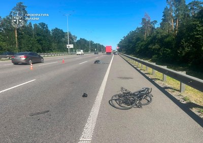 У Києві водій збив велосипедиста на смерть, його затримано.